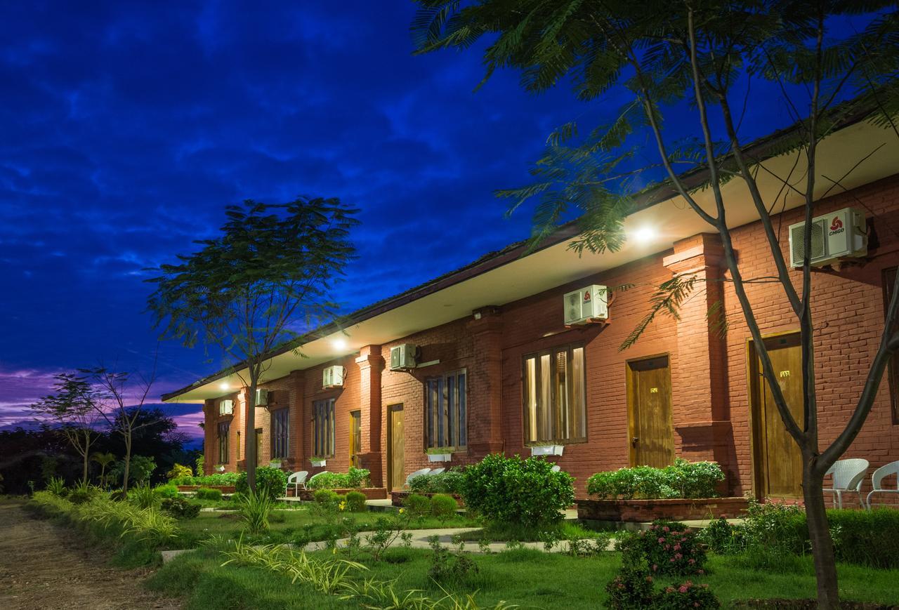 Royal Emerald River View Resort Bagan Exterior foto